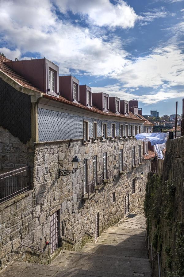 Hotel Timbre Virtudes OOporto Esterno foto The facade of the barracks