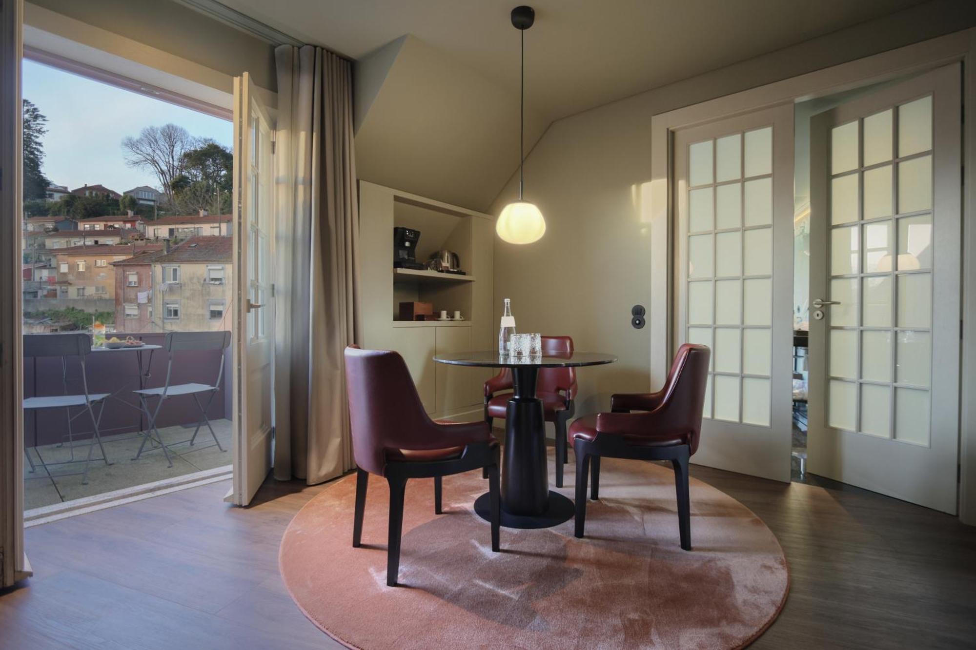 Hotel Timbre Virtudes OOporto Esterno foto A suite at the Hotel